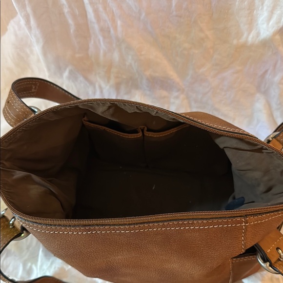 Fossil Brown Shoulder Bag with Leather Material and Vintage Texture - Picture 3 of 5